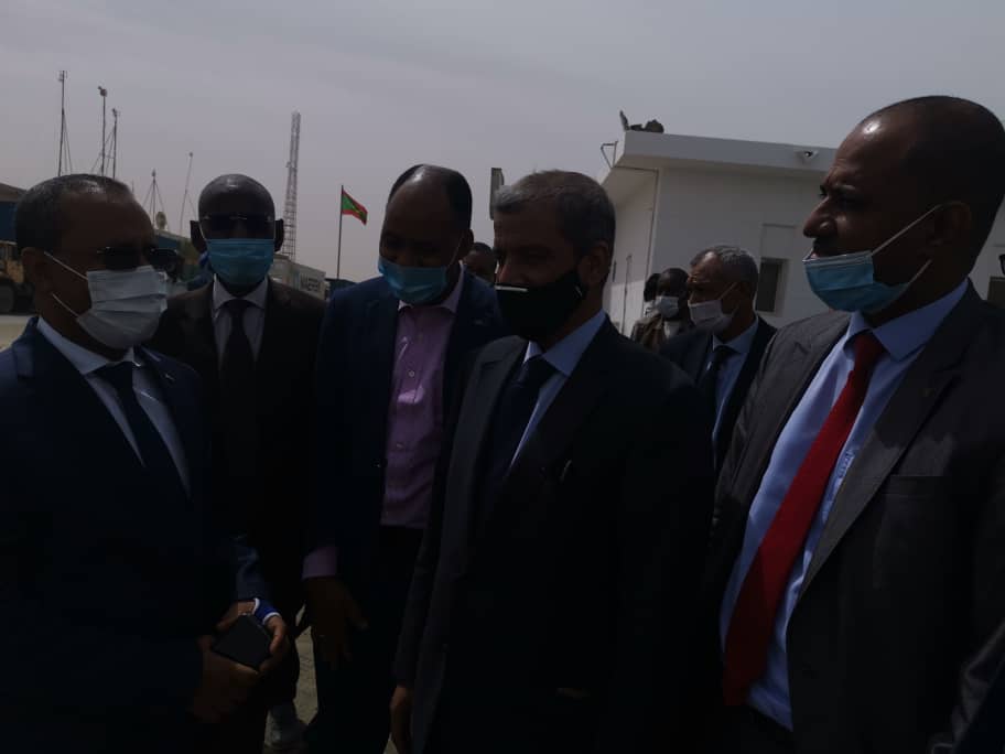 Visite de prise de contact  avec les travailleurs et les dockers au panpa de trois ministres du gouvernement mauritanien 